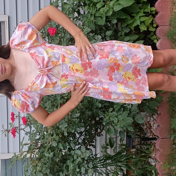 SO Goods for Life Dress - Picture 4 of 5